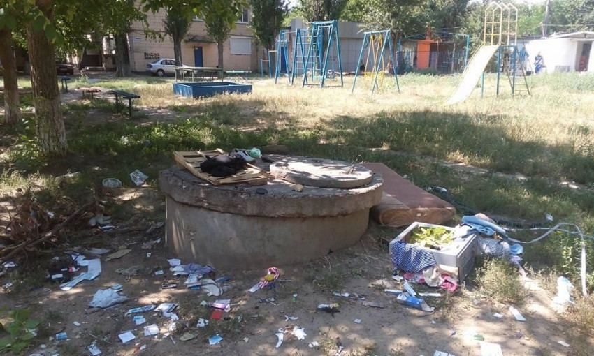 Жилмассив Котовского утопает в мусоре, дворники не работают