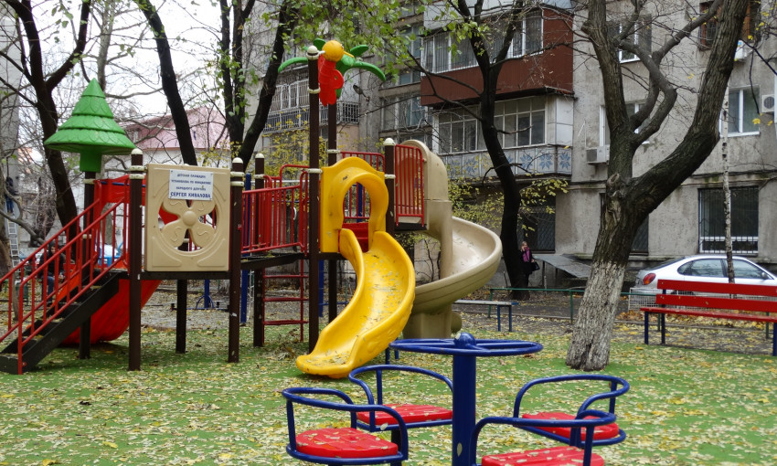 Детские площадки-беспризорники требуют реставрации 