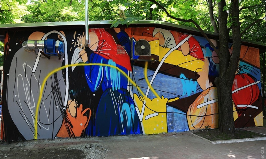 На стенах одесских домов появился стрит-арт "бойчукистов"