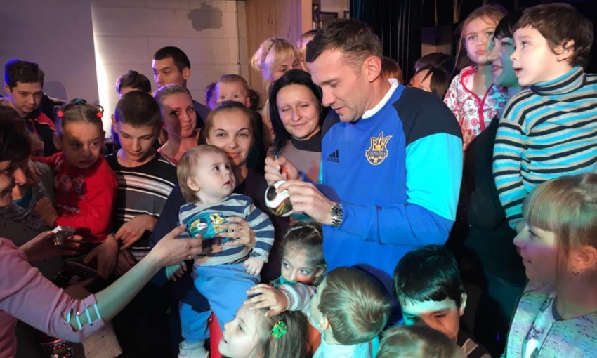 Андрей Шевченко осчастливил детей в реабилитационном центре в Одессе