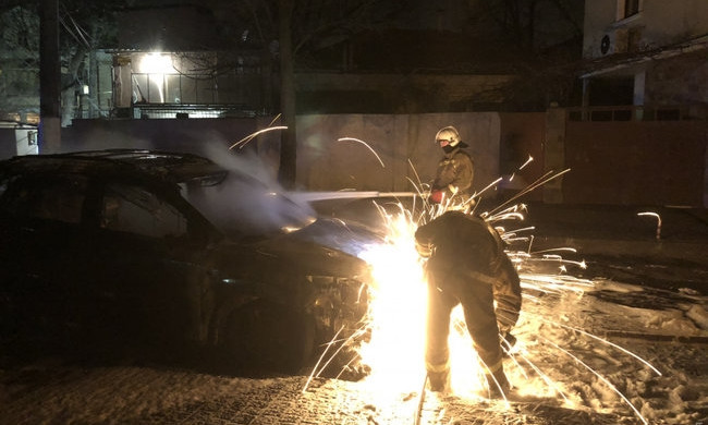 Ночью в Одессе сожгли Lexus депутата (ФОТО, ВИДЕО)