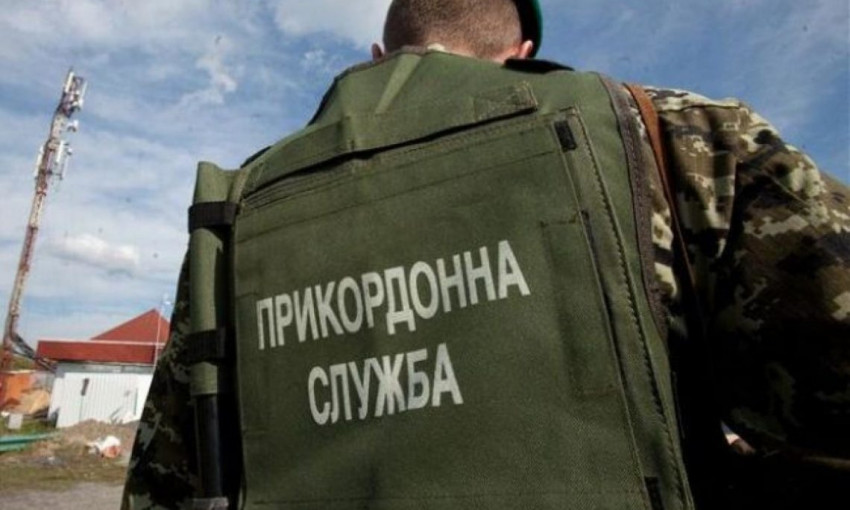 Пограничники задержали румынский катер в украинских водах 