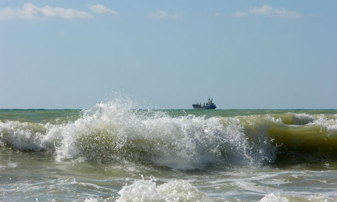 В Одессе туриста смыло водой в море