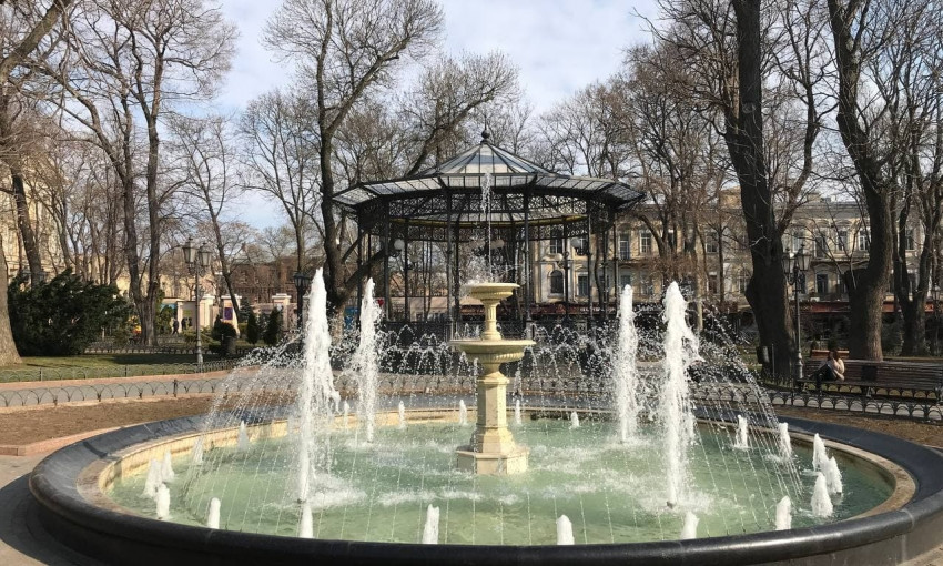 К 1 Апреля в Одессе заработали фонтаны 