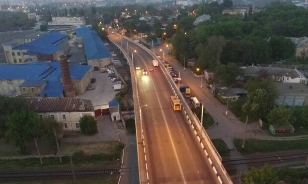 Суд обязал поменять дорожные знаки около Ивановского моста