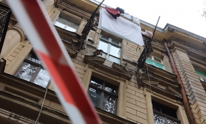 Обрушение балкона: пострадала женщина