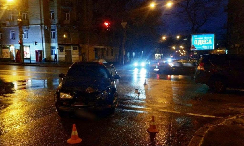 В Одессе во время ДТП вспыхнуло авто и пострадала пассажирка 