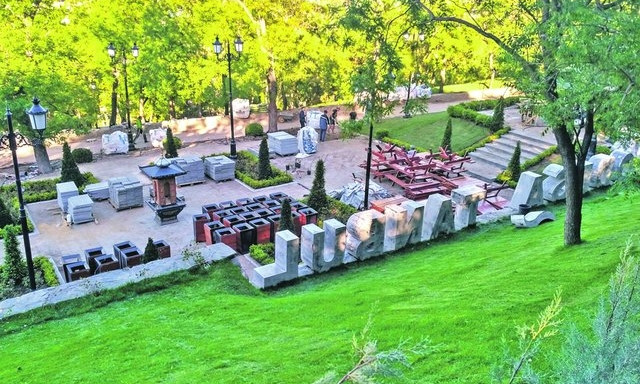 В сети появилось видео, на котором запечатлены Стамбульский парк и Потемкинская после открытия