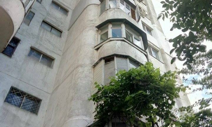В Одессе молодая девушка упала с 13-го этажа