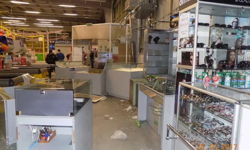 Дерзкое ограбление: неизвестные в масках ограбили ювелирный магазин на два миллиона гривен