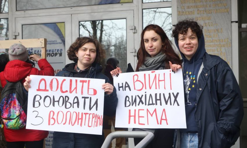 Противостояние волонтеров и чиновников продолжается: волонтерам предложили переехать в помещение без отопления