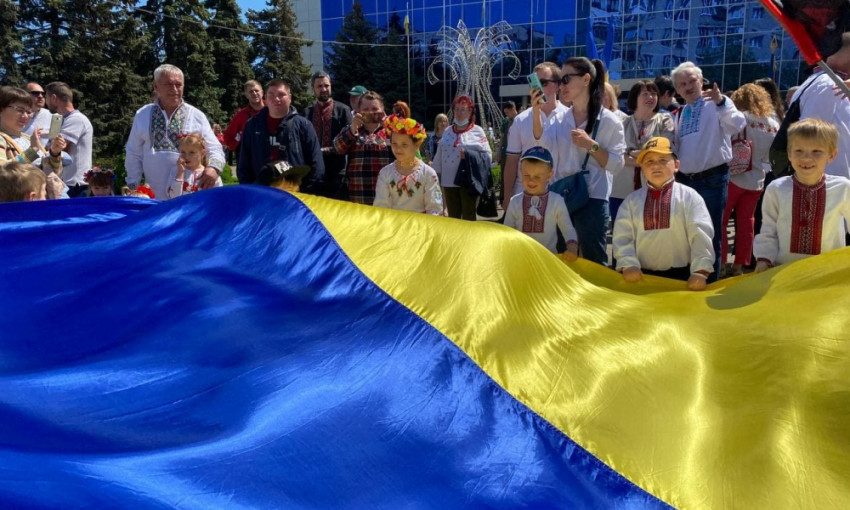 В Черноморске прошло традиционное шествие в вышиванках  