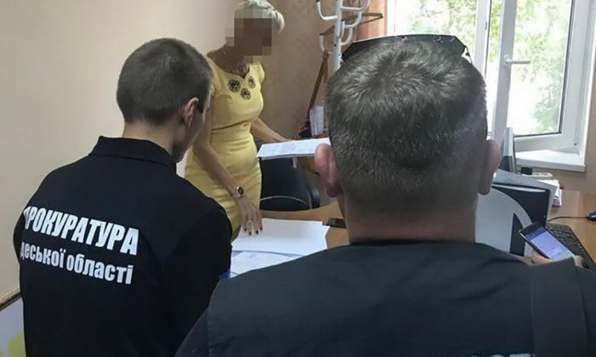 Взятки за торговлю на побережье: сотрудники СБУ «повязали» одесскую чиновницу