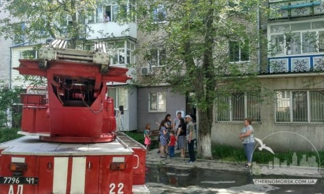 В черноморской пятиэтажке произошел пожар (ФОТО)