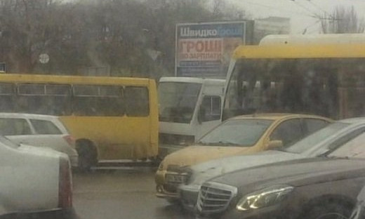 Возле одесского железнодорожного вокзала в ДТП попал троллейбус