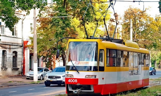 В Одессе без тока застыли десятки трамваев и троллейбусов