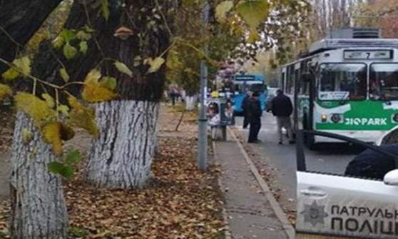 На Люстдорфской дороге под колёса троллейбуса попала 9-летняя девочка