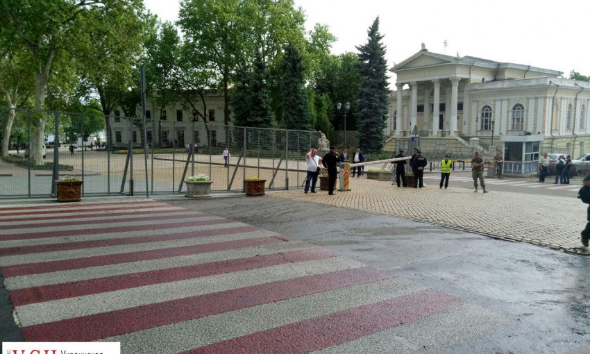 В ожидании президента: центр Одессы превратили в концлагерь