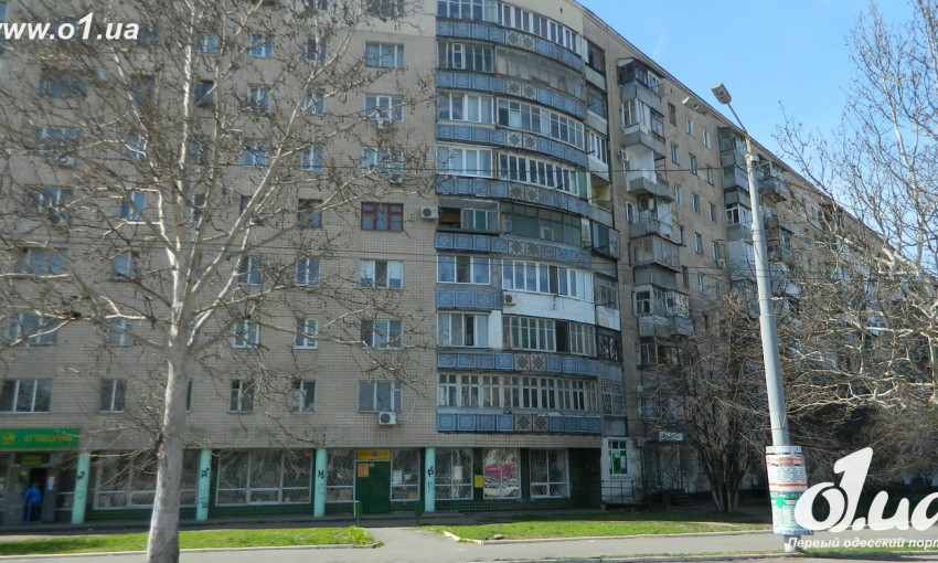 «Клюшка»: самый длинный и густонаселённый жилой дом в Одессе