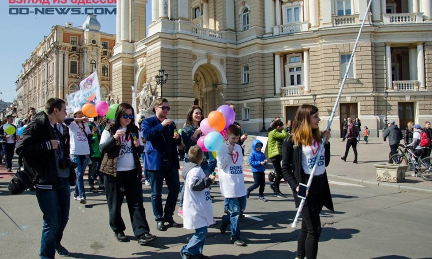 Одесситы прошли маршем по улицам города: пускали пузыри