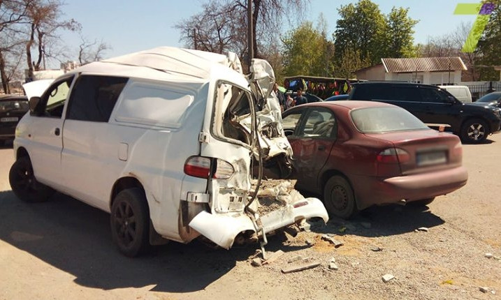 ДТП на Таирова: автомобиль разорвало на части (ФОТО)