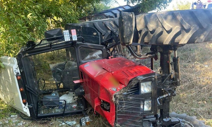 В Одесской области перевернулся трактор: один ребёнок погиб