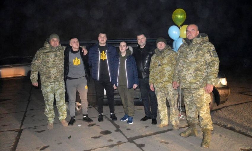 Домой из российского плена вернулись три защитника острова Змеиный из Килии Одесской области
