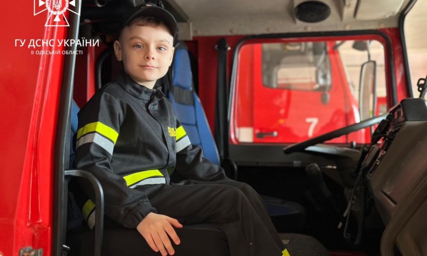 Маленький одессит исполнил свою мечту - побывал в пожарной части