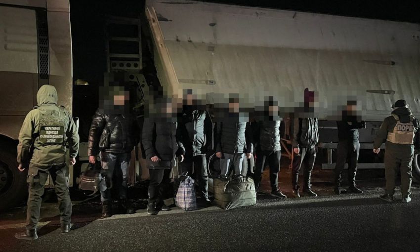 В Одесской области пограничники обнаружили грузовик с шестерьмя призывниками