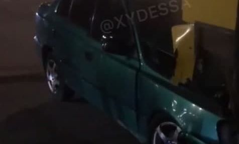 «Припарковался под маршруткой»: в Одессе произошла очередная авария