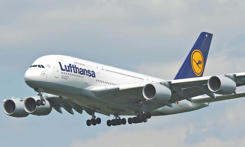 Немецкая авиакомпания Lufthansa попала в казусную ситуацию из-за отказа от полетов в Киев и Одессу