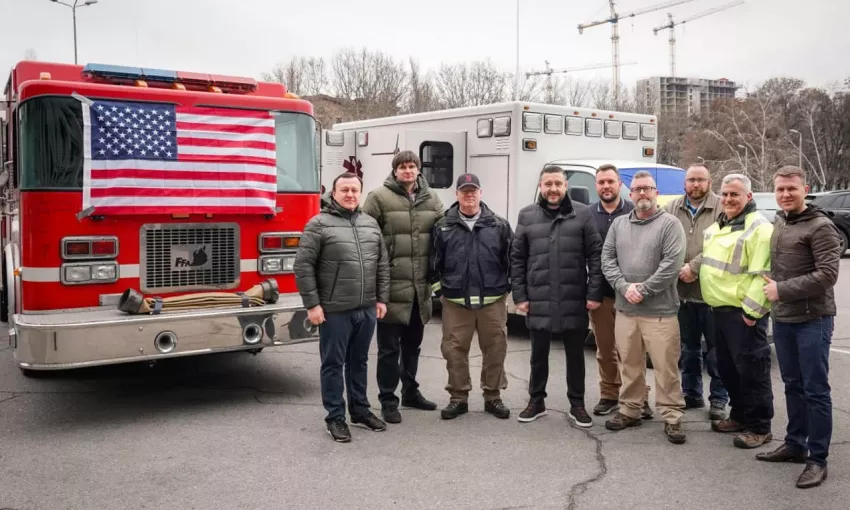 Американцы отправили одесским ТрОшникам машины "скорой помощи"