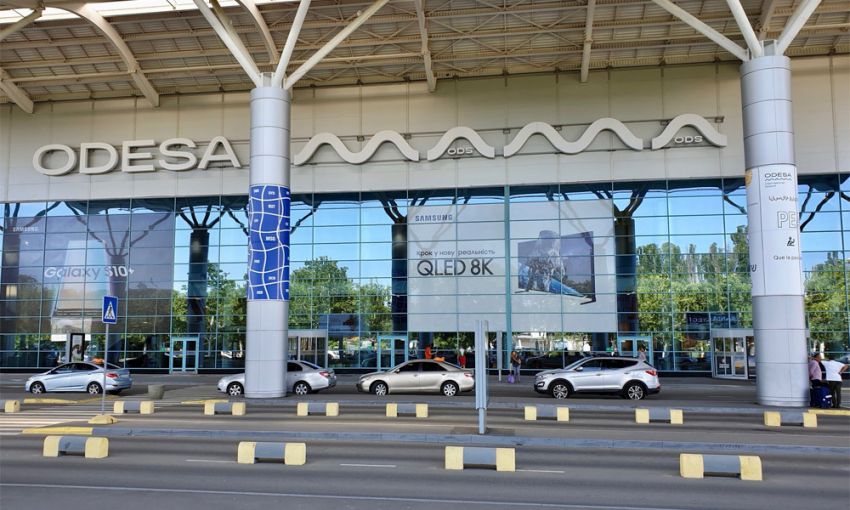 В Одессе «заминировали» международный аэропорт: полиция эвакуировала несколько сотен человек