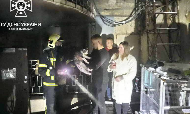 Эвакуировали 24 человека: в Одессе ночью случился пожар в хостеле