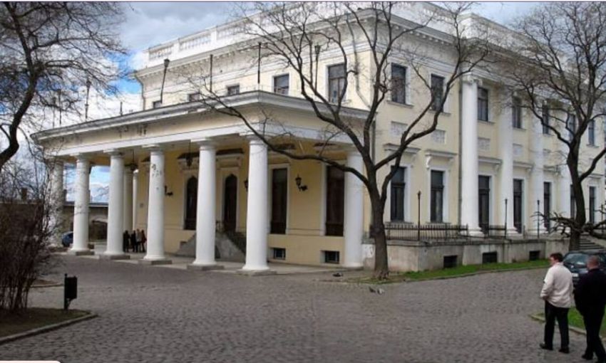 Легенды Воронцовского дворца в Одессе: Пушкин в спальне дамы и призраки в подземелье