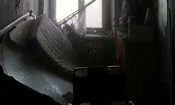 В Одессе затапливает дом: из-за прорыва трубы обвалился потолок