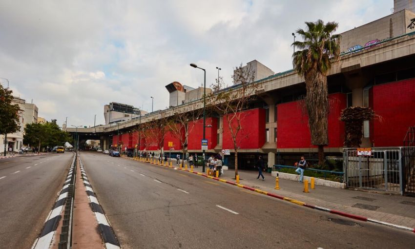 Закрывать центральную автостанцию в Тель-Авиве пока что не будут