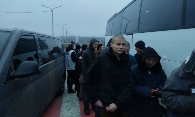 Домой с российского плена вернулись 35 украинских воинов и 1 гражданский