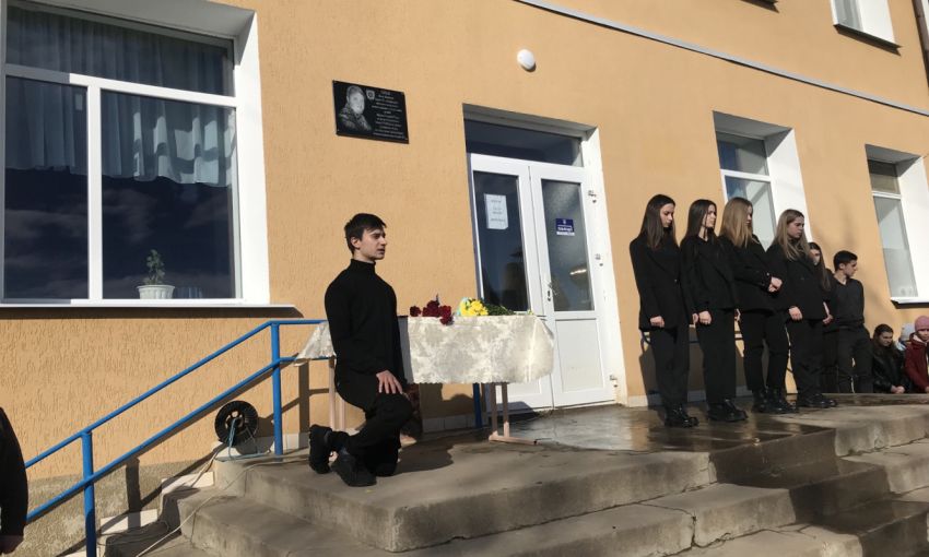В Одесской области на здании школы появилась мемориальная доска в честь павшего Героя
