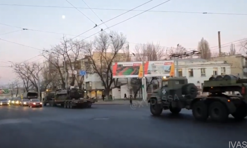 В Одессе замечено передвижение военной техники.