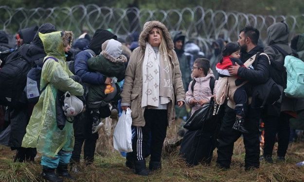 Ситуация на польско-белорусской границе: немецкий депутат предложил размещать мигрантов в Украине