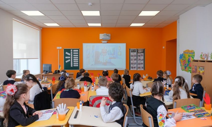 Одесские школьники в новом учебном году будут учиться в классах и дистанционно