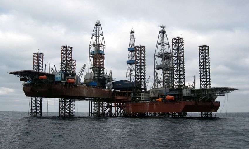 Оккупанты не могут потушить вышки украденного «Черноморнефтегаза» после вчерашнего обстрела ВСУ