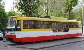 В Одессе из трамвая выпала пенсионерка