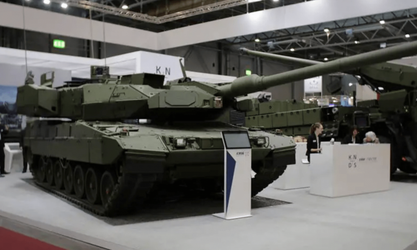 Немецкая компания на выставке вооружения представила новейшую разработку - танк Leopard 2A8
