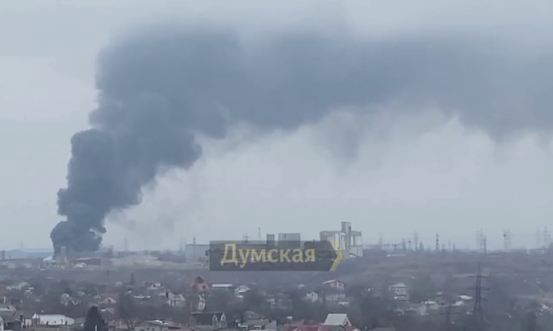 В Одессе горит цементный завод. Видео