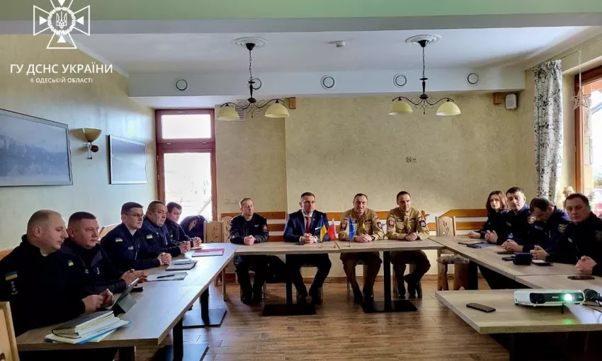 Польские спасатели передали одесским сотрудникам ГСЧС помощь