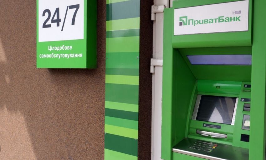 Украинцам массово сообщают об остановке работы банкоматов «ПриватБанка»: правда ли это?