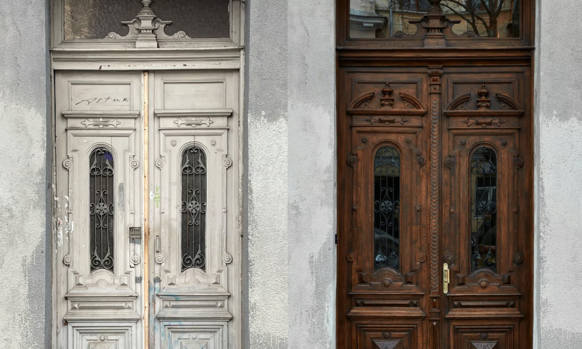 Одесские реставраторы восстановили дубовые двери в доме Фельдмана
