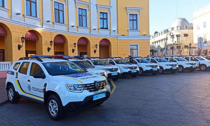 В Одесской области полицейским подарили новые автомобили и помповые ружья